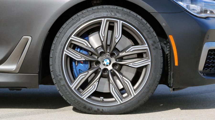 Колеса BMW M760i xDrive V12 Excellence 2017 года  (US) (фото 9 из 29)